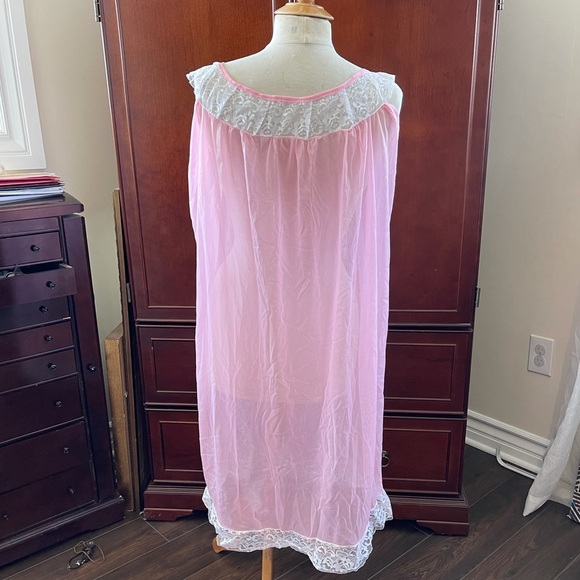Vintage sheer pink lace night gown - Picture 4 of 5